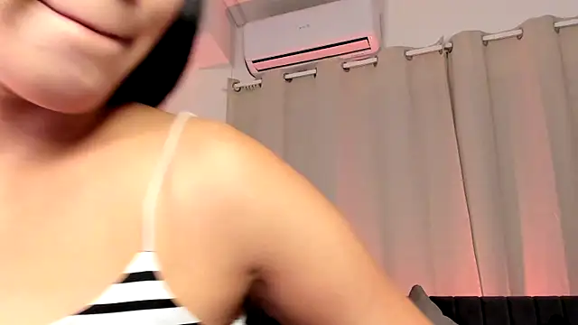 Divine_Madeleine webcam