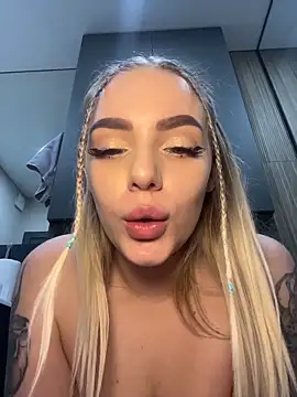 HugeBoobsAlice
