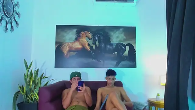 BOYS_IN_THE_EMPIRE webcam