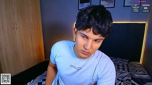 Leo_Savage_ webcam