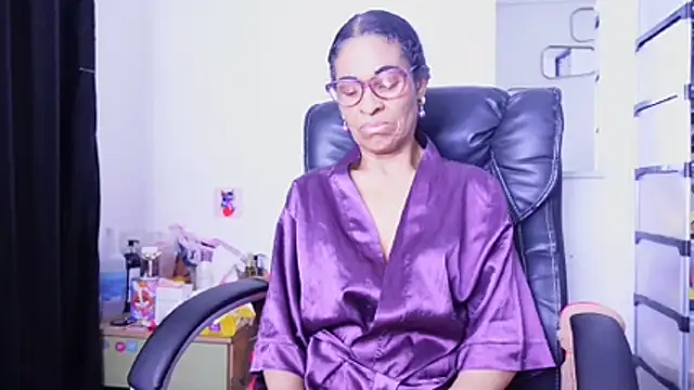 Aries_Mature webcam