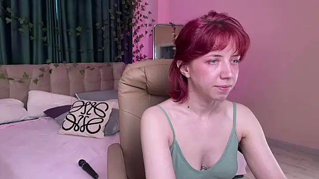 Love_is_Lola webcam
