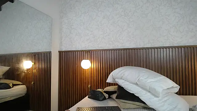 Ariana_Wayne webcam