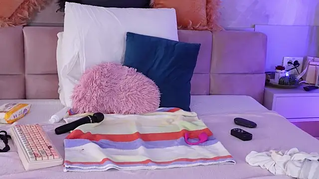JullyBlair webcam