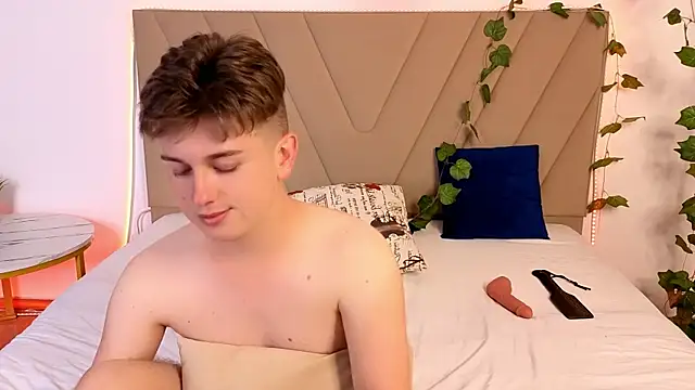 Miless_Cooper webcam