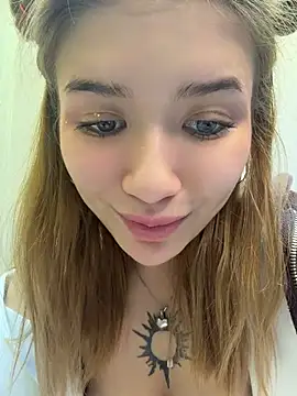 FlashTitsRoyal webcam