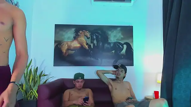 BOYS_IN_THE_EMPIRE webcam