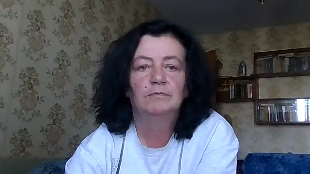 GypsiQueen2 live cam on StripChat