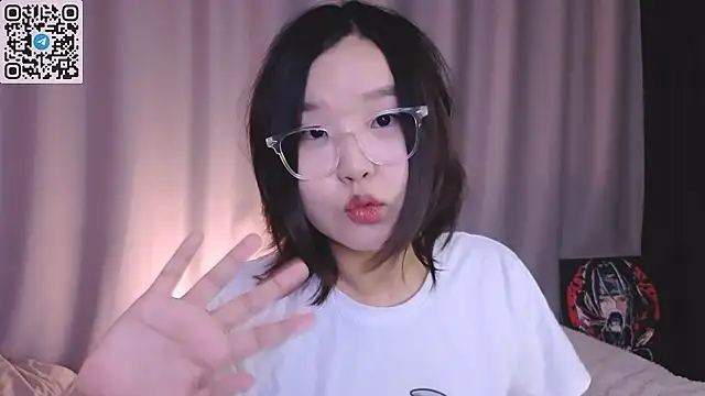 oohannii (Ask my age) - spread pussy wide