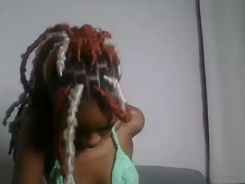 Blonde_slimy webcam