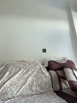 Muscle-guy-VS-slut webcam