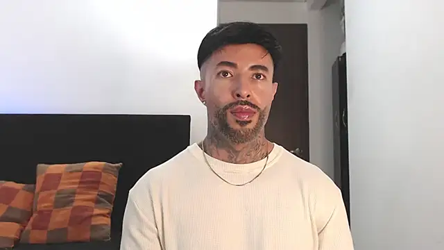 andrea_de_lucaa webcam