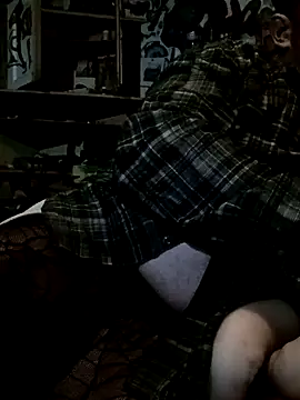Twoslipperywhenwett webcam