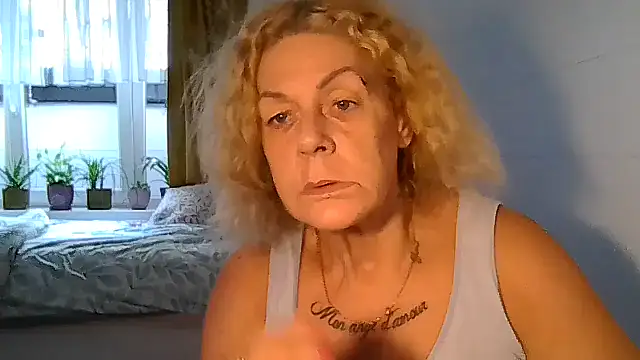 belgianshantie live cam on StripChat