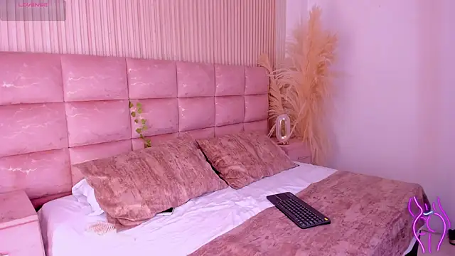 AdharaSweet1_ live cam on StripChat