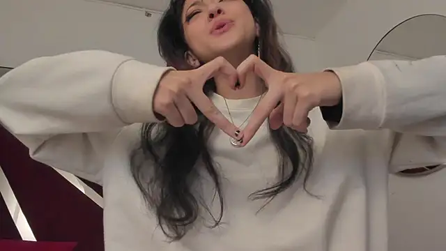 bonniecute_ (F young) - 3 fingers in my ass