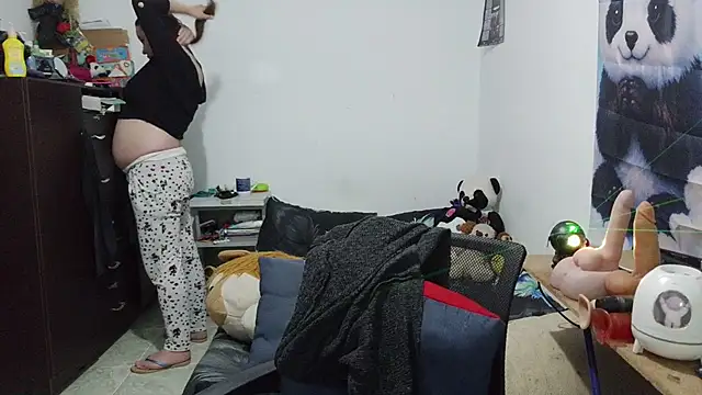 curly_greeneyed webcam