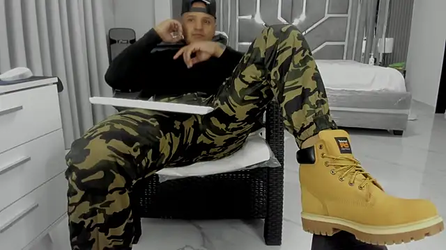 master_leather webcam