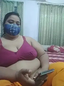momo_loves webcam