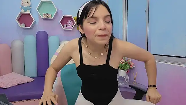 Isaa_Skinny webcam