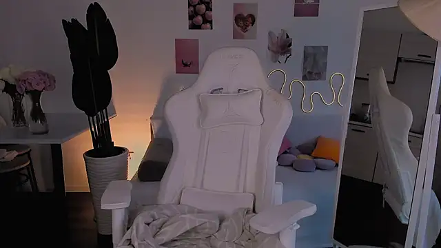 LittlePeach007 webcam