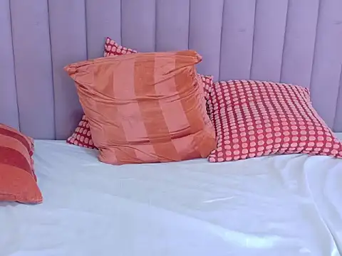 RoxiRoyce__ webcam