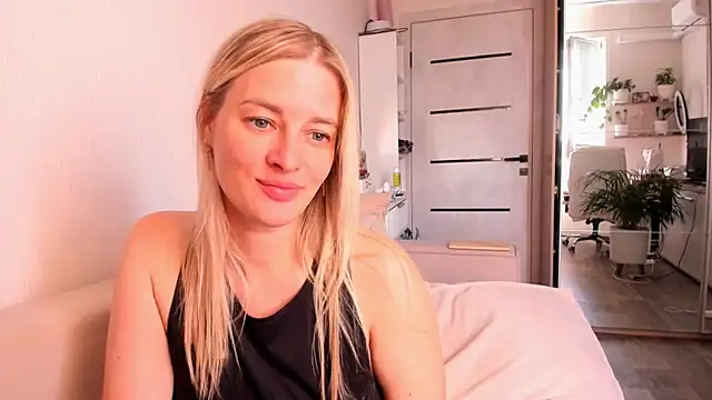 THE_GOLDEN_WOMAN webcam