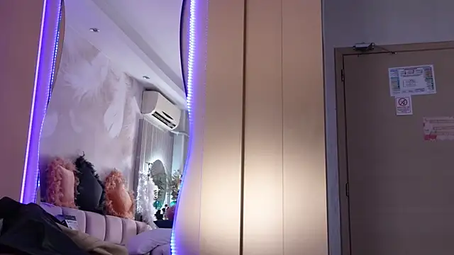JullyBlair webcam