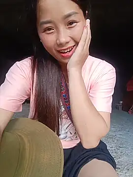 HeresThuy22 webcam