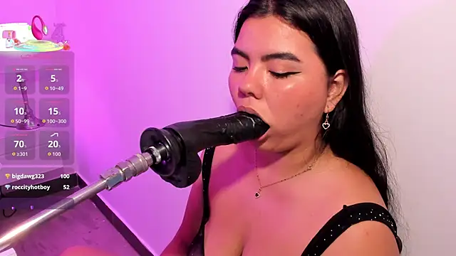 klhoe_boobs webcam