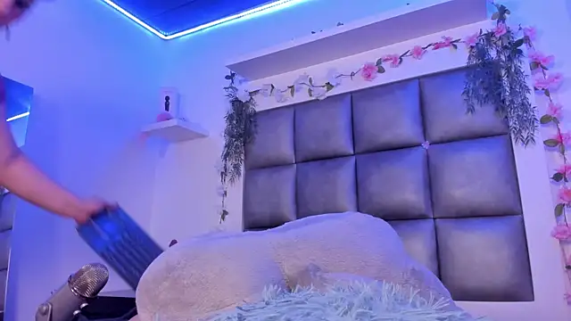 abbiecollins_js webcam