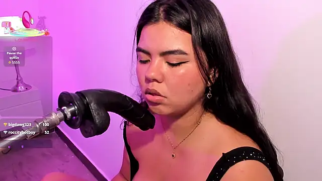 klhoe_boobs webcam