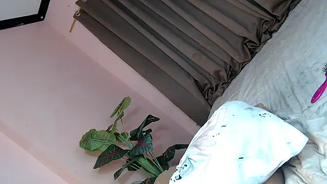 temptresses28 live cam on StripChat
