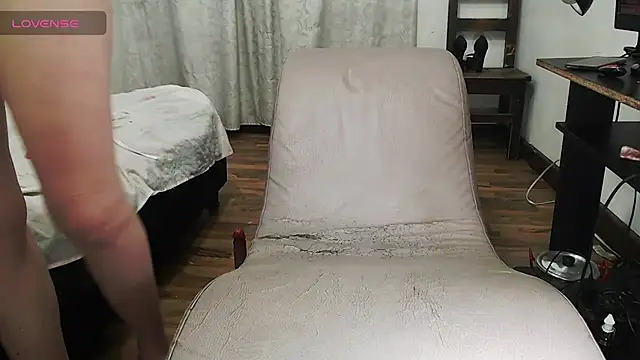 Kittywhiteass webcam