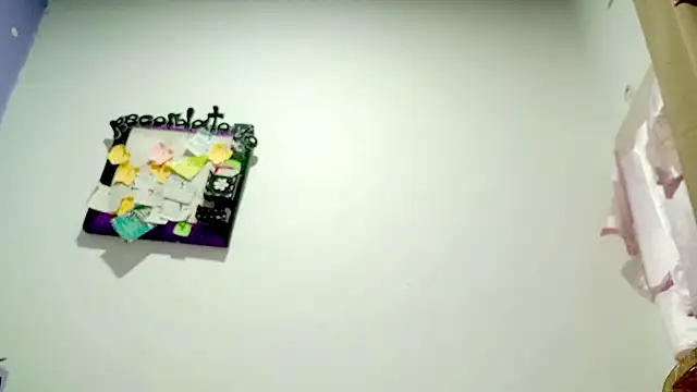 PetiteIvoryQueen19 webcam