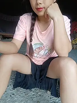 HeresThuy22 webcam