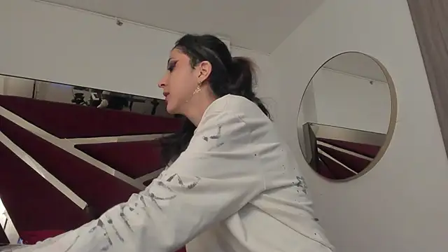 bonniecute_ (F young) - 3 fingers in my ass