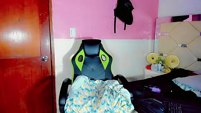 Naomisaenz01 webcam