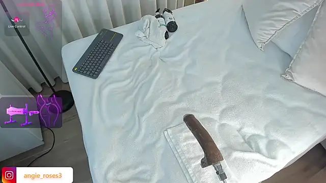 angiee_roses webcam