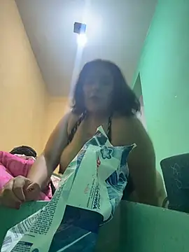 Nailealipsglossy webcam