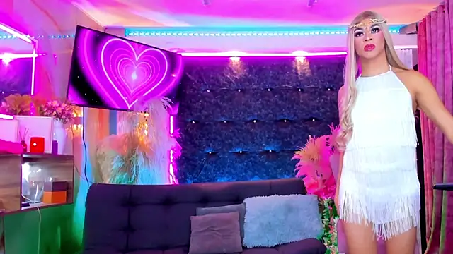 Queens_Wonders_Blonders webcam