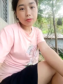 HeresThuy22 webcam