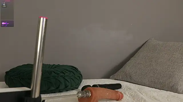 Scarlet_Cay webcam