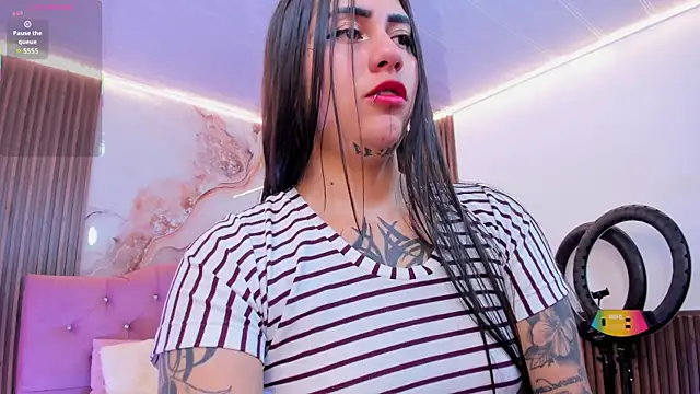 Kiara_tay live cam on StripChat