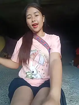 HeresThuy22 webcam
