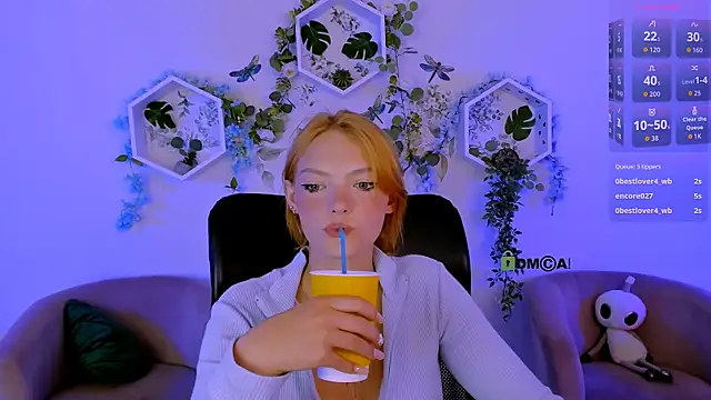 melody_sky_ webcam
