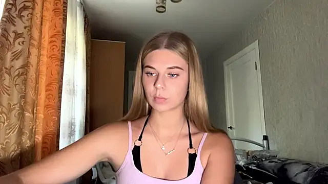 HoneysPiee webcam