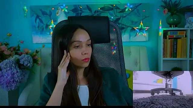 OliviaWeles webcam