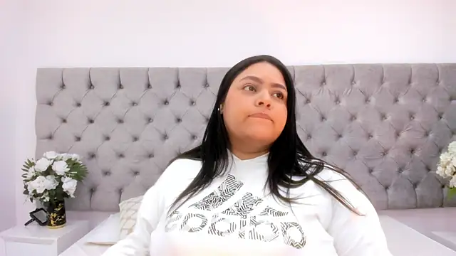 mayaacurvy webcam