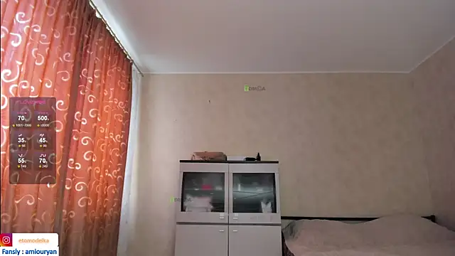 your-queen26 webcam